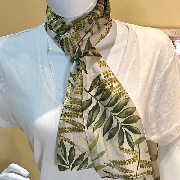 🌟HP🌟VTG 1980s Shades of Green Fern Polyester Chiffon & Satin Scarf - Picture 5 of 9